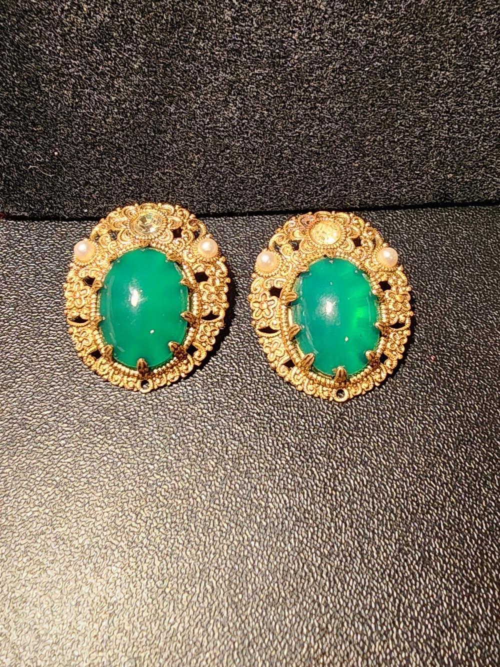 Vintage Gold-tone Decorative Clip Earrings - Women Jewelry